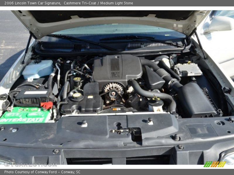 Cashmere Tri-Coat / Medium Light Stone 2006 Lincoln Town Car Signature