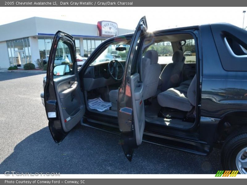 Dark Gray Metallic / Gray/Dark Charcoal 2005 Chevrolet Avalanche LS