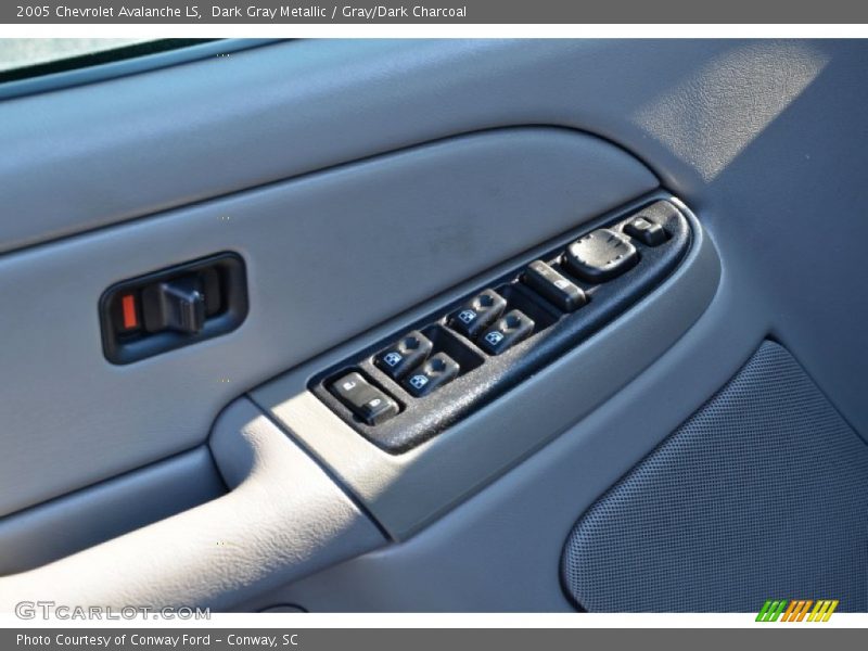 Dark Gray Metallic / Gray/Dark Charcoal 2005 Chevrolet Avalanche LS
