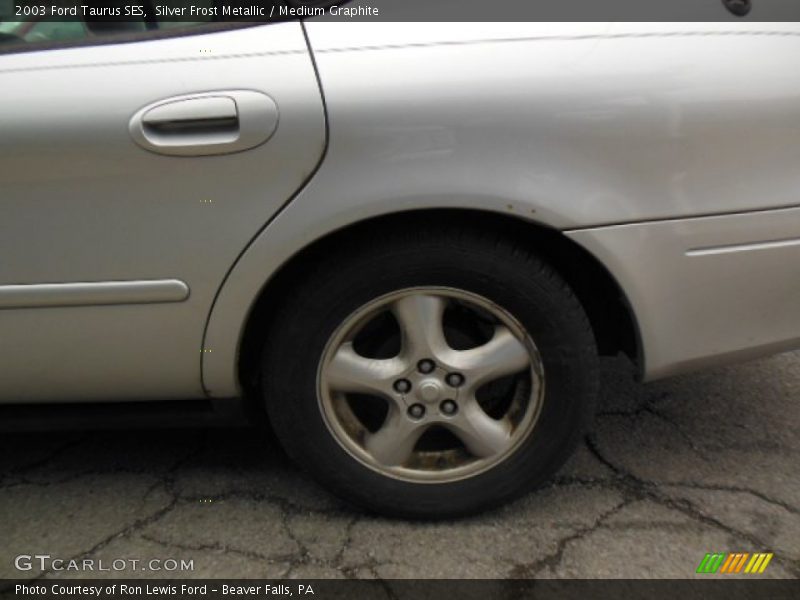 Silver Frost Metallic / Medium Graphite 2003 Ford Taurus SES