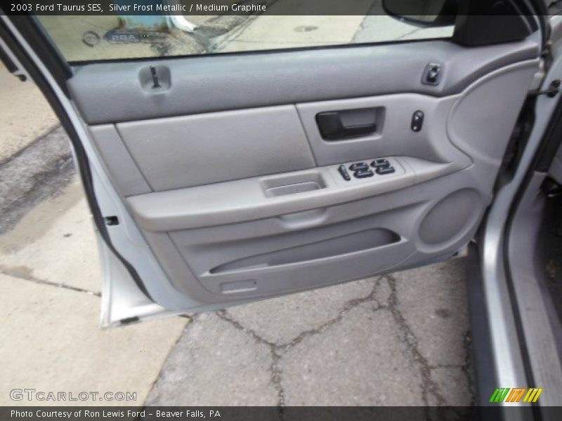 Silver Frost Metallic / Medium Graphite 2003 Ford Taurus SES