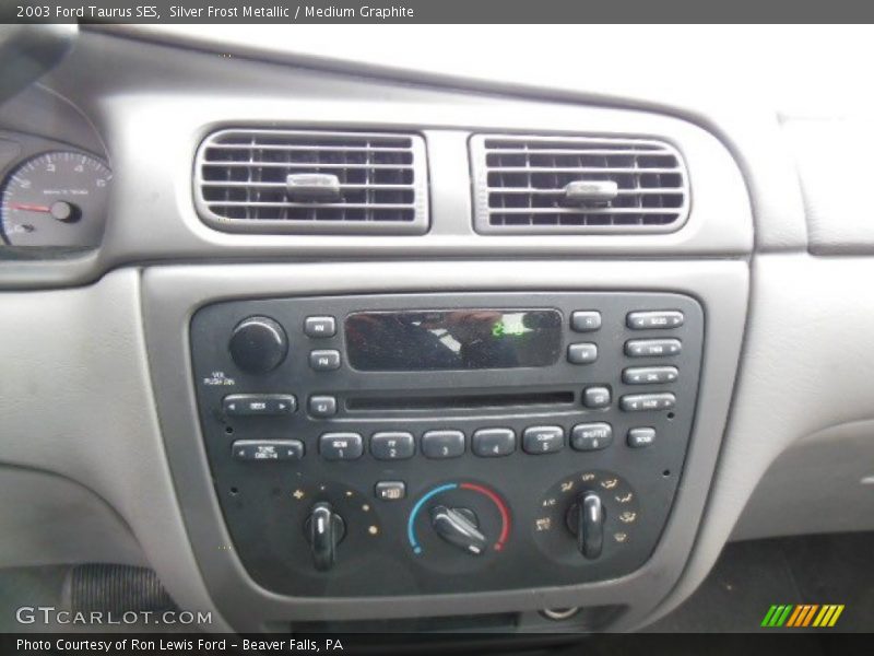 Silver Frost Metallic / Medium Graphite 2003 Ford Taurus SES