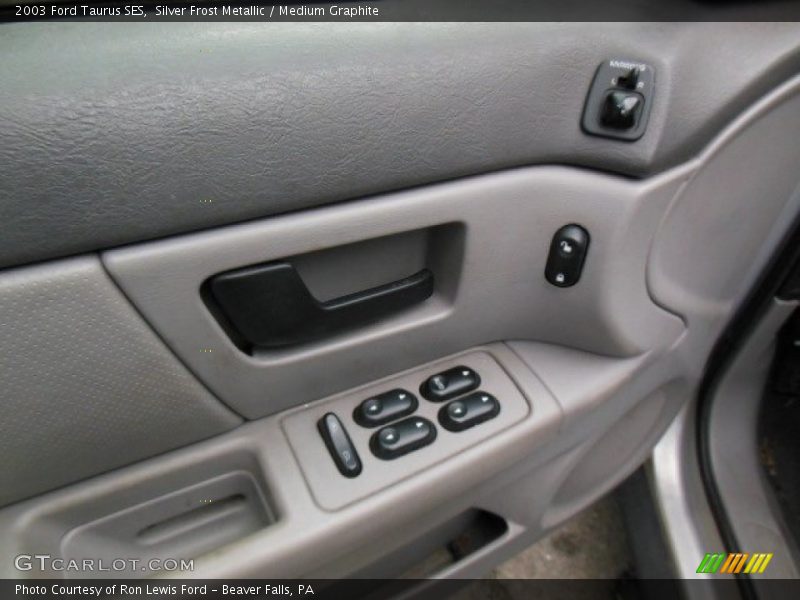 Silver Frost Metallic / Medium Graphite 2003 Ford Taurus SES