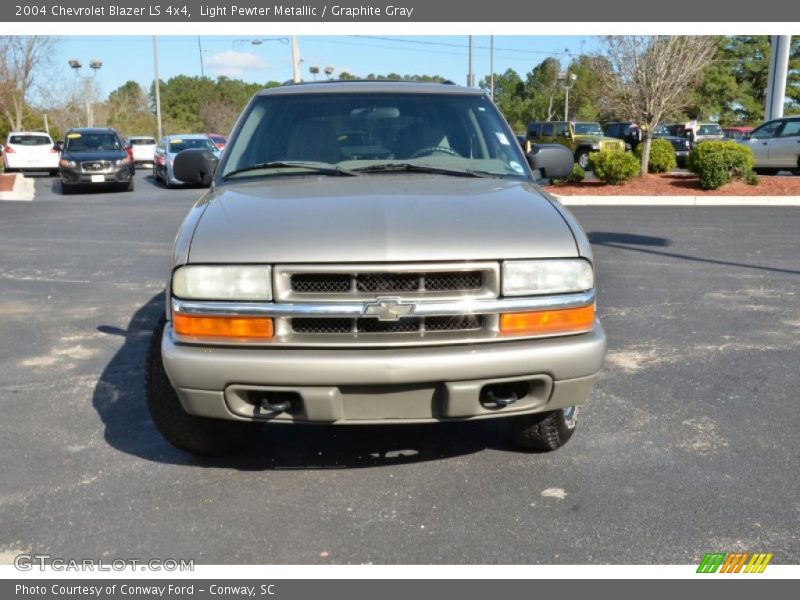 Light Pewter Metallic / Graphite Gray 2004 Chevrolet Blazer LS 4x4