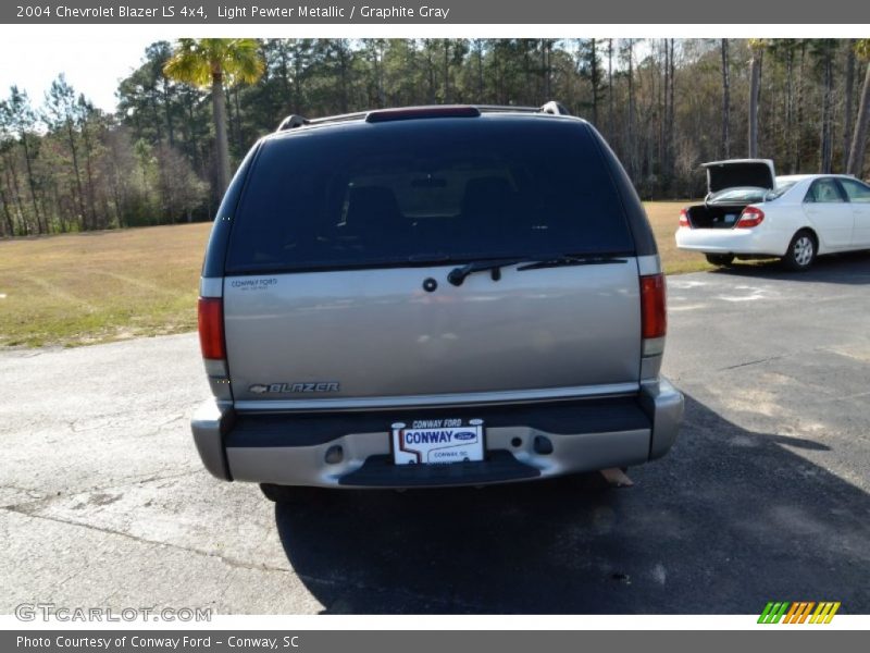 Light Pewter Metallic / Graphite Gray 2004 Chevrolet Blazer LS 4x4