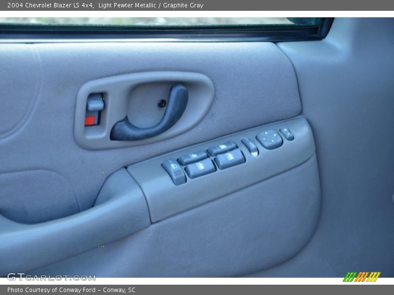 Light Pewter Metallic / Graphite Gray 2004 Chevrolet Blazer LS 4x4