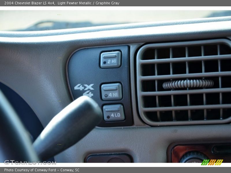 Light Pewter Metallic / Graphite Gray 2004 Chevrolet Blazer LS 4x4