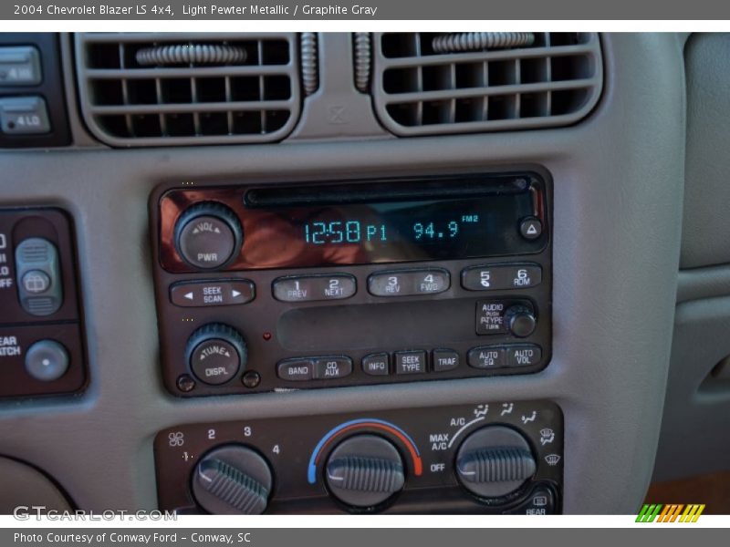Light Pewter Metallic / Graphite Gray 2004 Chevrolet Blazer LS 4x4