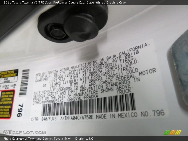 Super White / Graphite Gray 2011 Toyota Tacoma V6 TRD Sport PreRunner Double Cab