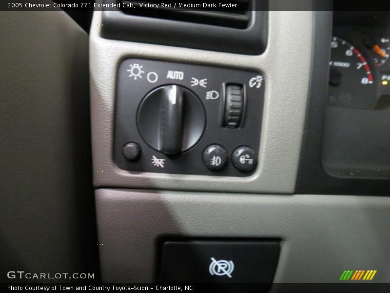 Victory Red / Medium Dark Pewter 2005 Chevrolet Colorado Z71 Extended Cab
