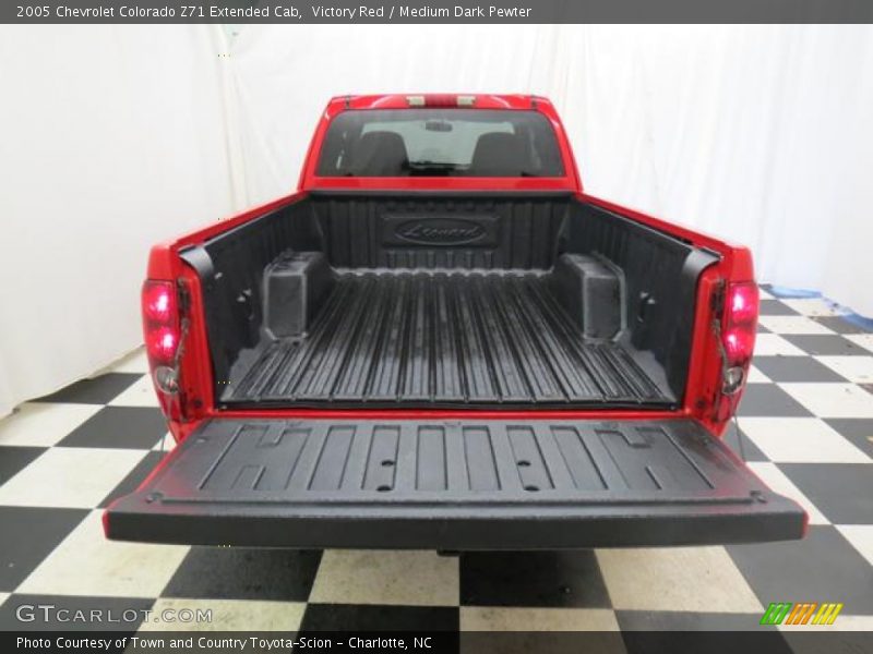 Victory Red / Medium Dark Pewter 2005 Chevrolet Colorado Z71 Extended Cab