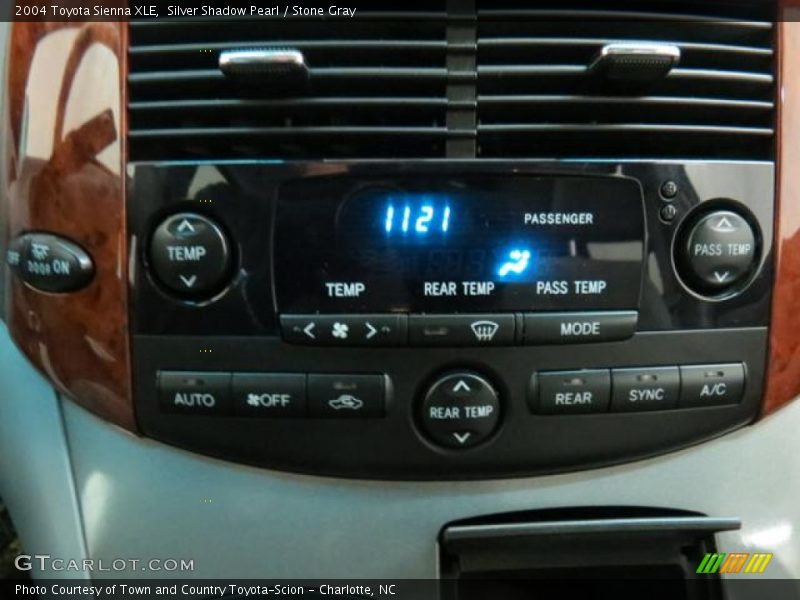 Silver Shadow Pearl / Stone Gray 2004 Toyota Sienna XLE