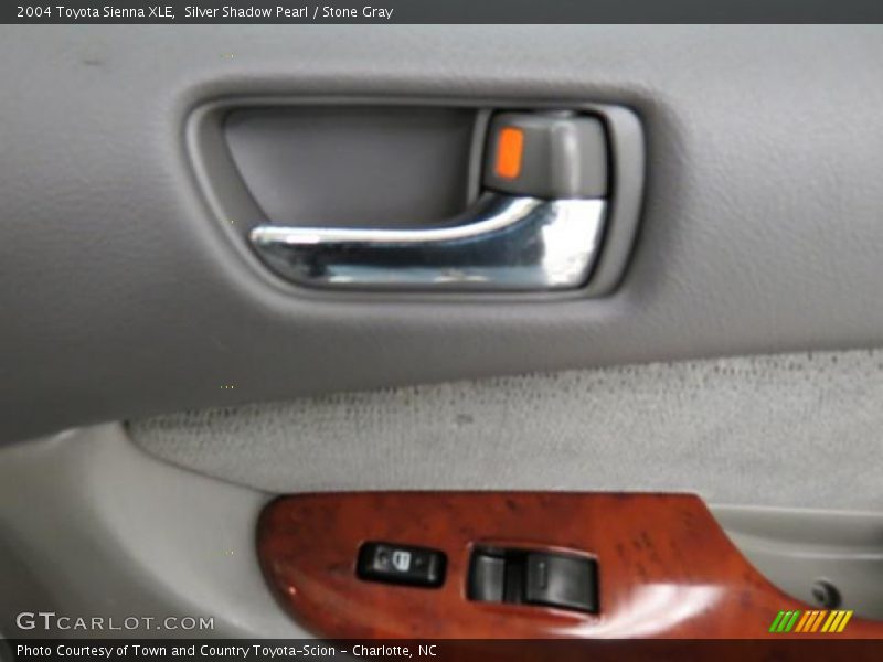Silver Shadow Pearl / Stone Gray 2004 Toyota Sienna XLE
