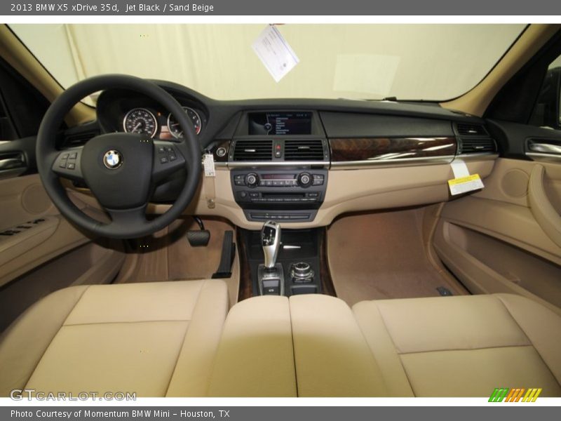 Dashboard of 2013 X5 xDrive 35d