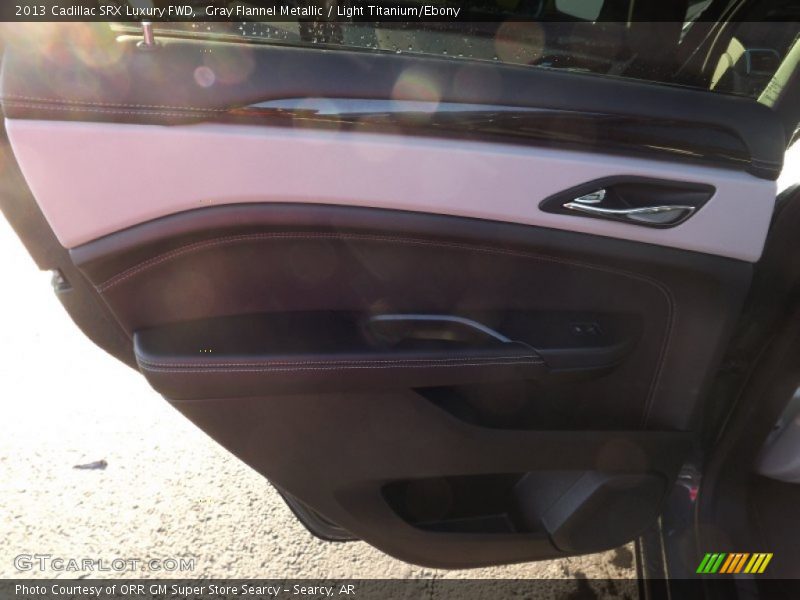 Gray Flannel Metallic / Light Titanium/Ebony 2013 Cadillac SRX Luxury FWD