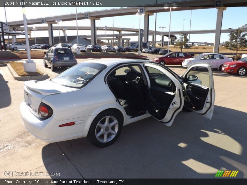 Icelandic White Pearl / Black 2001 Nissan Maxima SE