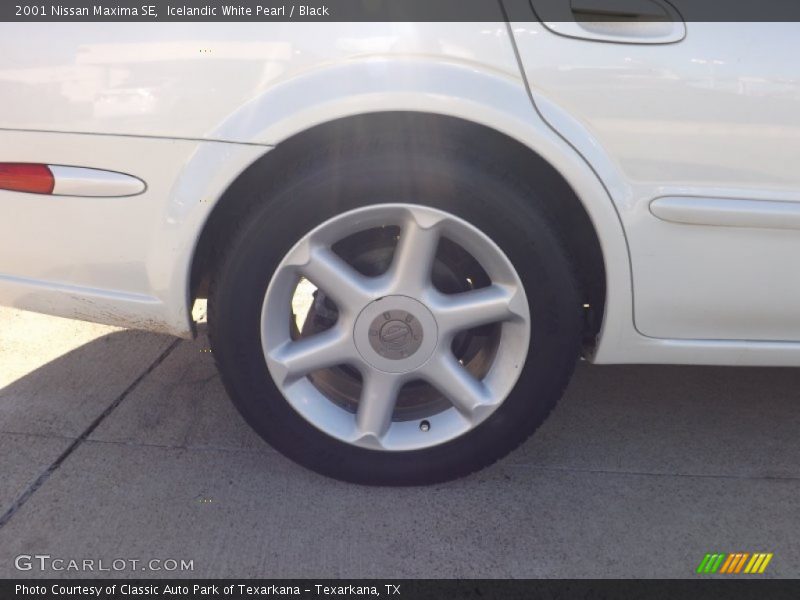 Icelandic White Pearl / Black 2001 Nissan Maxima SE