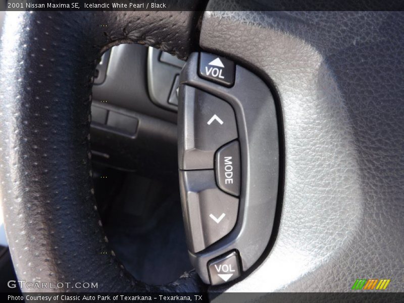 Icelandic White Pearl / Black 2001 Nissan Maxima SE