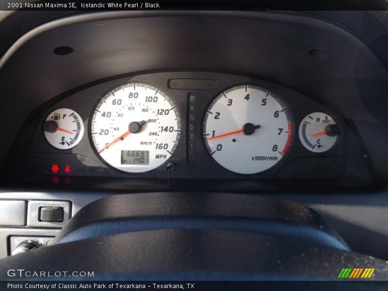 Icelandic White Pearl / Black 2001 Nissan Maxima SE