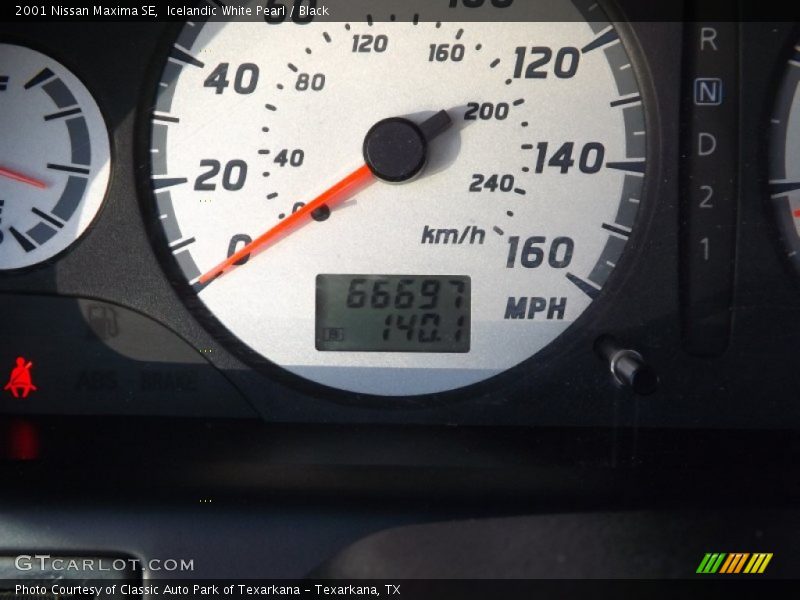 Icelandic White Pearl / Black 2001 Nissan Maxima SE