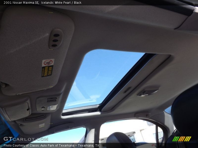 Icelandic White Pearl / Black 2001 Nissan Maxima SE
