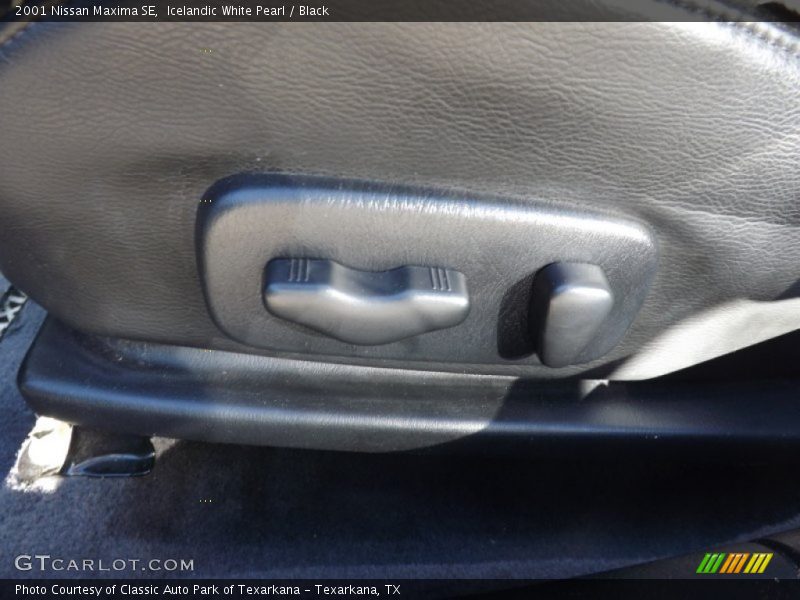 Icelandic White Pearl / Black 2001 Nissan Maxima SE