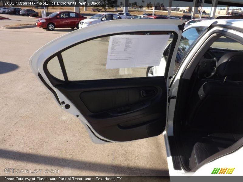 Icelandic White Pearl / Black 2001 Nissan Maxima SE