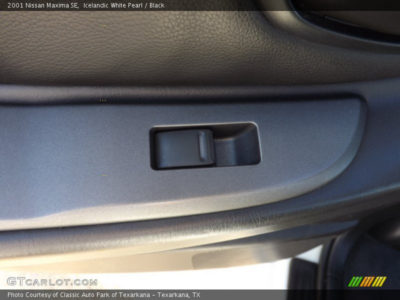 Icelandic White Pearl / Black 2001 Nissan Maxima SE