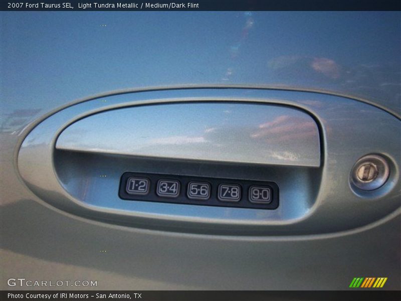 Light Tundra Metallic / Medium/Dark Flint 2007 Ford Taurus SEL