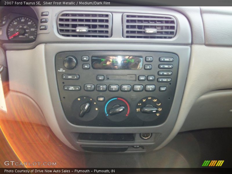 Silver Frost Metallic / Medium/Dark Flint 2007 Ford Taurus SE
