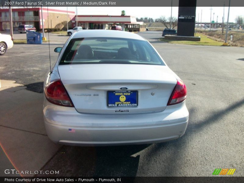 Silver Frost Metallic / Medium/Dark Flint 2007 Ford Taurus SE