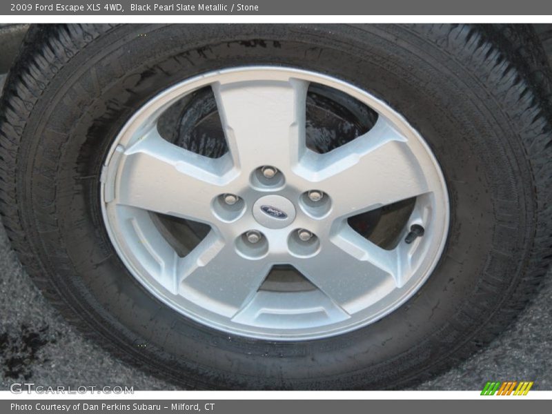  2009 Escape XLS 4WD Wheel