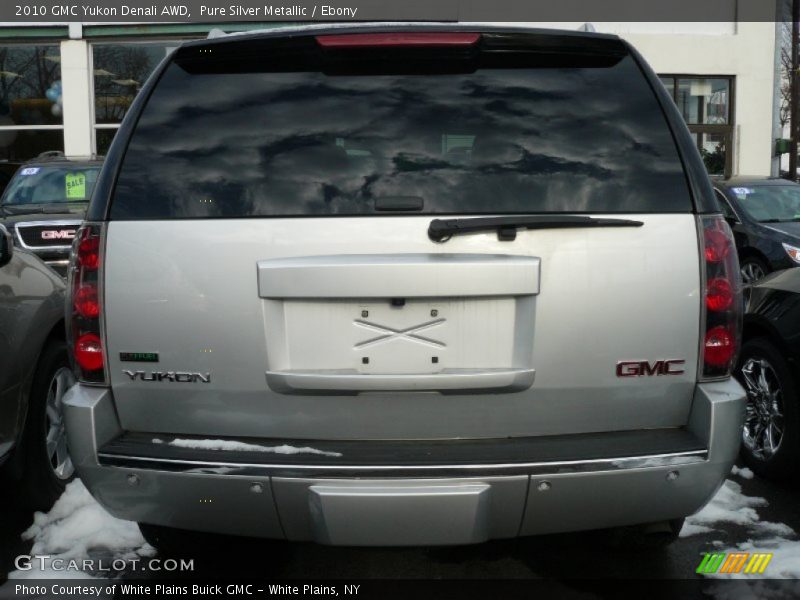 Pure Silver Metallic / Ebony 2010 GMC Yukon Denali AWD