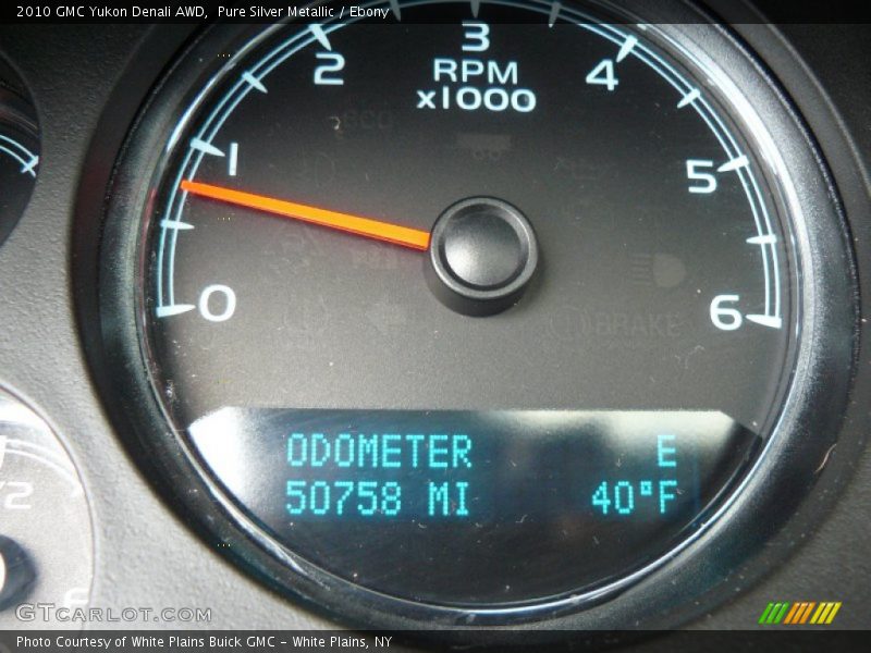 Pure Silver Metallic / Ebony 2010 GMC Yukon Denali AWD