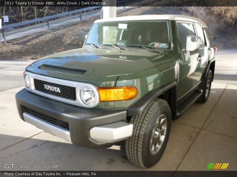 Front 3/4 View of 2013 FJ Cruiser 4WD