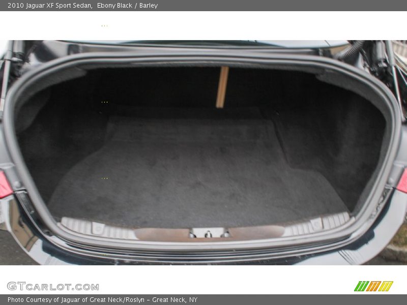  2010 XF Sport Sedan Trunk