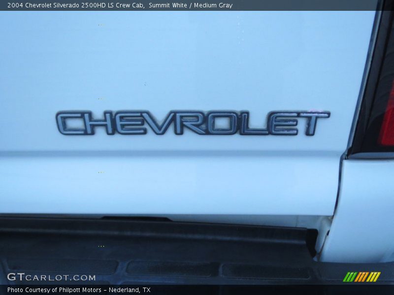 Summit White / Medium Gray 2004 Chevrolet Silverado 2500HD LS Crew Cab