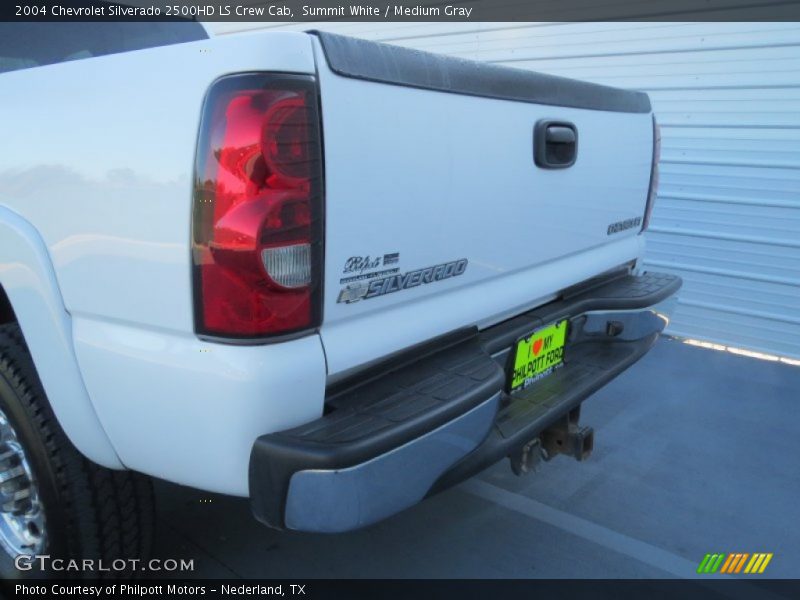 Summit White / Medium Gray 2004 Chevrolet Silverado 2500HD LS Crew Cab