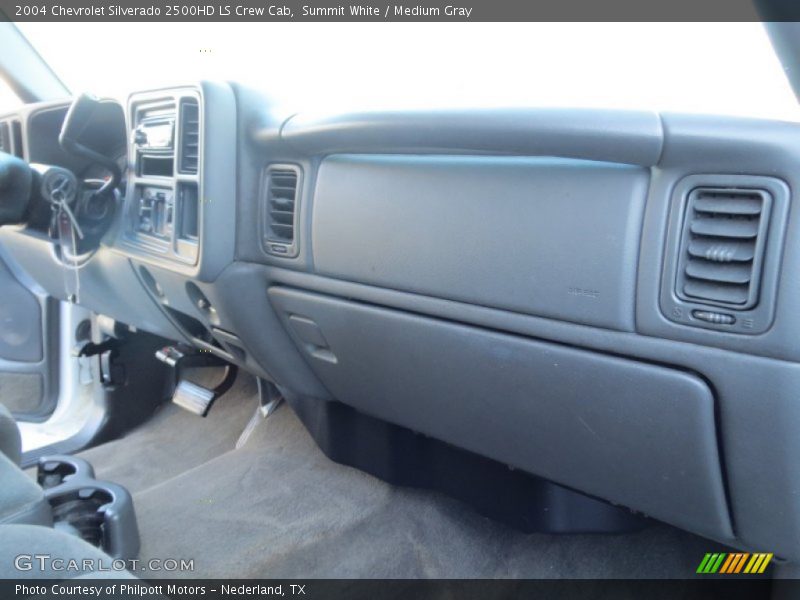 Summit White / Medium Gray 2004 Chevrolet Silverado 2500HD LS Crew Cab