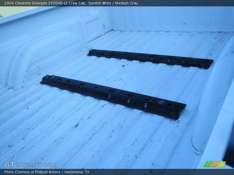 Summit White / Medium Gray 2004 Chevrolet Silverado 2500HD LS Crew Cab