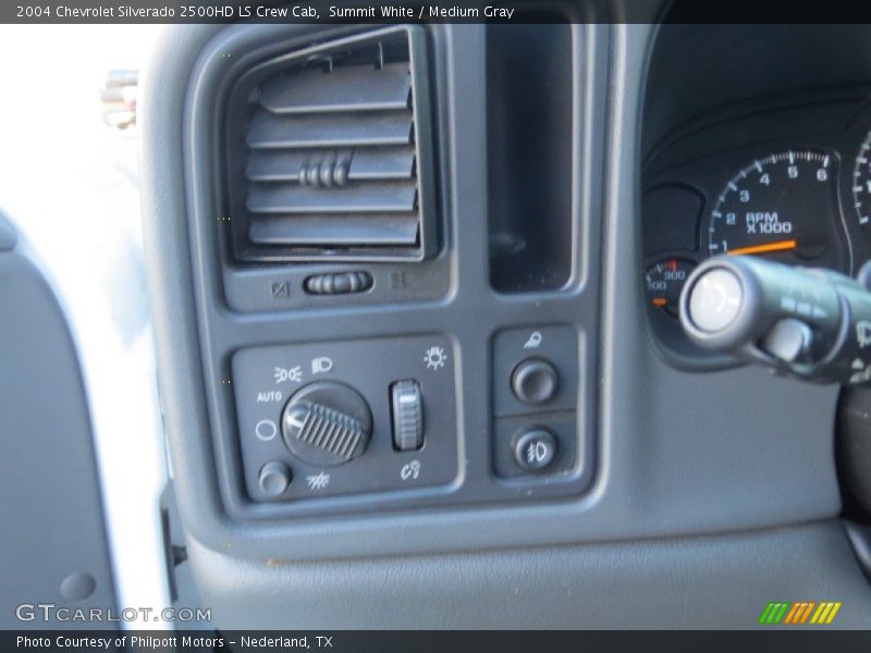 Summit White / Medium Gray 2004 Chevrolet Silverado 2500HD LS Crew Cab