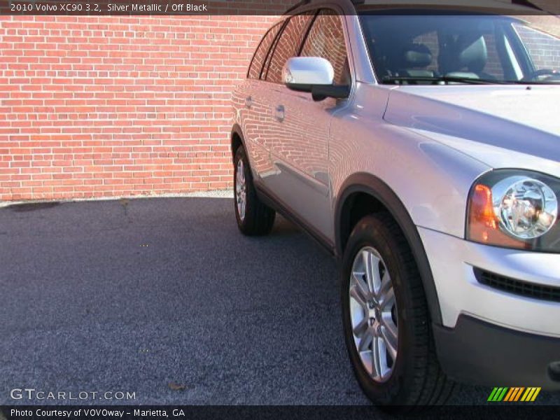 Silver Metallic / Off Black 2010 Volvo XC90 3.2