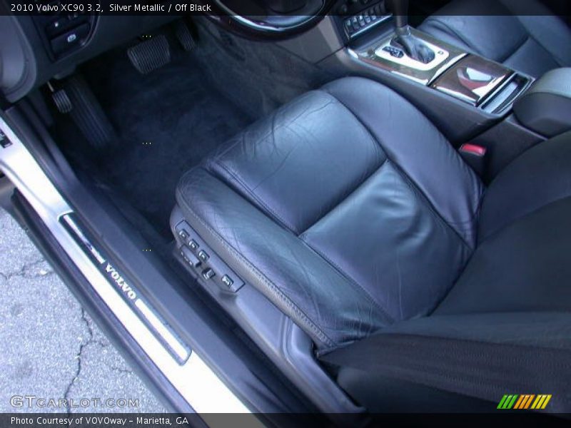 Silver Metallic / Off Black 2010 Volvo XC90 3.2