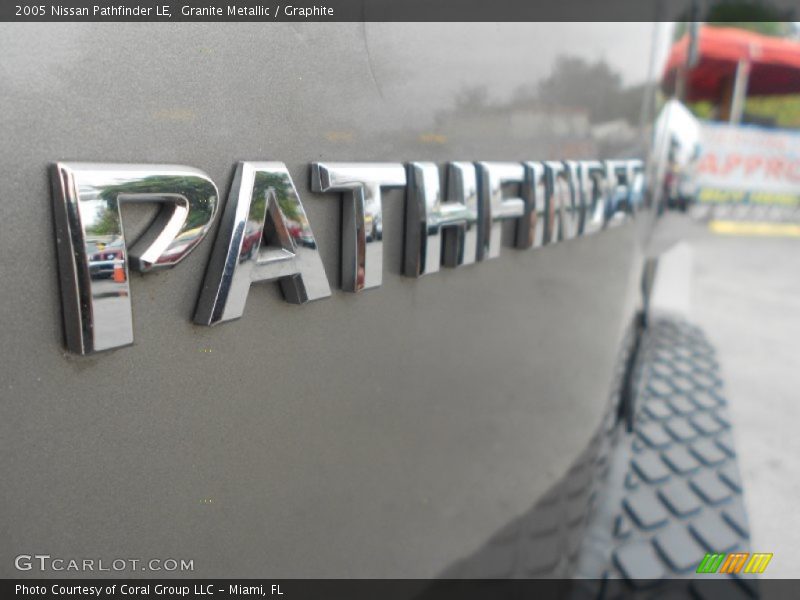 Granite Metallic / Graphite 2005 Nissan Pathfinder LE