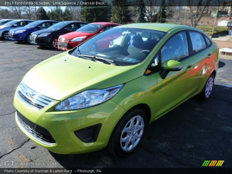 Front 3/4 View of 2013 Fiesta SE Sedan