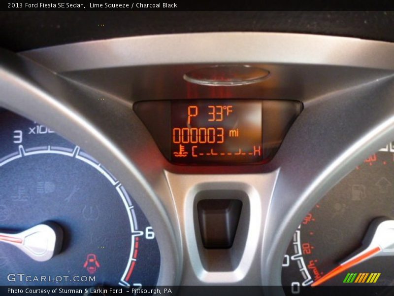 Lime Squeeze / Charcoal Black 2013 Ford Fiesta SE Sedan