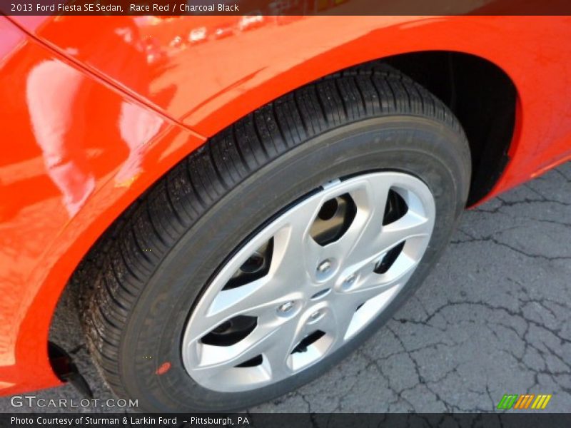 Race Red / Charcoal Black 2013 Ford Fiesta SE Sedan