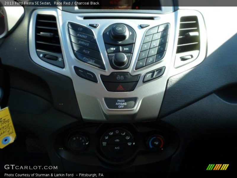 Race Red / Charcoal Black 2013 Ford Fiesta SE Sedan