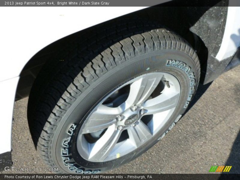 Bright White / Dark Slate Gray 2013 Jeep Patriot Sport 4x4