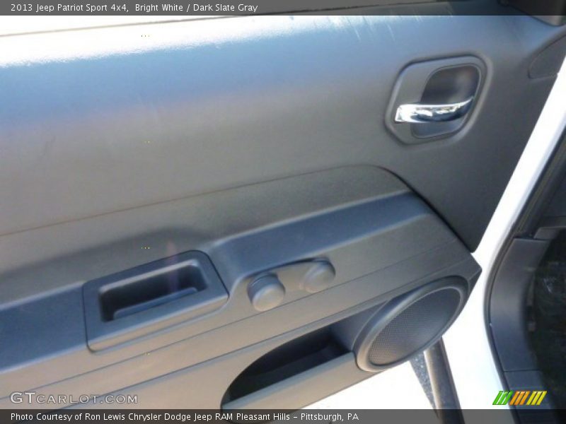 Bright White / Dark Slate Gray 2013 Jeep Patriot Sport 4x4